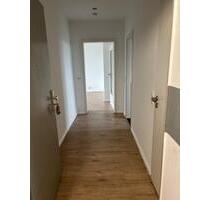 Schöne Drei-Raum Wohnung mit Balkon und Einbauküche - Neukirchen/Erzgebirge