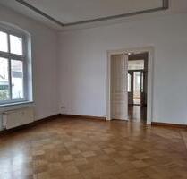 Großzügige Etagenwohnung mit separatem Eingang und 2 Balkonen - Neukirchen/Pleiße