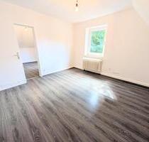 **Ab sofort: +frisch gestrichen +neues Tageslichtbad +Laminat +eigener Garten** - Marl Alt-Marl