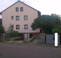 2 Zimmer DG-Wohnung mit Küche im ruhigen Haus - Wendelstein