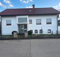 Gepflegtes Familienhaus mit Garten und 2 Garagen - Winterlingen