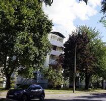 Stadtfeld mit Stellplatz und Balkon, 3 Zimmer - Magdeburg Diesdorf