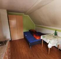 1 Zimmer möbliert, 1 Bad mit Wanne u. Waschmaschine - Wernberg-Köblitz