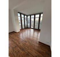 2 Zimmer l 86qm l Wintergarten | Balkon | Hochparterre - Hof Altstadt