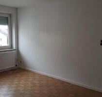 3- Zimmer- Wohnung in Straubing-Süd in einem 3-Familienhaus.