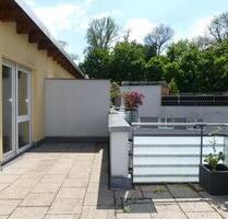 Elegant geschnittene 2 Zimmer Dachgeschosswohnung im modernen Penthouse Stil. Verfügbar ab Sofort! - Ludwigsburg