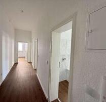 Renovierte große 3-Raumwohnung mit Stellplatz zu vermieten - Döbeln