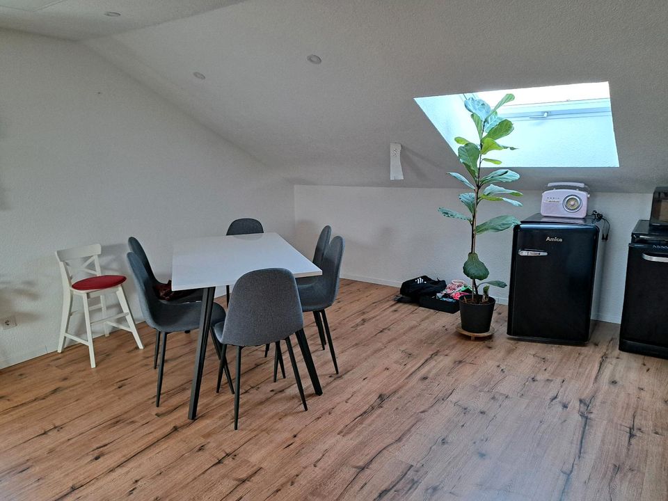 2- Zimmer Wohnung zu vermieten - 1.050,00 EUR Kaltmiete, ca.  70,00 m² in Weil Im Schönbuch (PLZ: 71093)