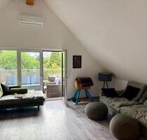 Moderne 3 Zimmer DG Wohnung mit EBK, Balkon in Frankfurt Seckbach - Frankfurt am Main Bergen-Enkheim