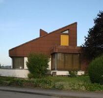 Einfamilienhaus mit Büroeinheit und Doppelgarage in Nattheim