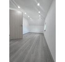 Neu renoviertes Einfamilienhaus mit Garage und Nebengebäude - Schnaittenbach