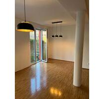 Bad Kreuznach-Süd; schöne 2-Zimmer-EG-Wohnung mit 2 Terrassen und Carportparkplatz