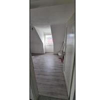 Schöne helle 1-Zimmer-Dachgeschosswohnung zu vermieten - Stuttgart Bad Cannstatt