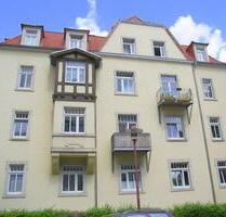 Ab Jan.Febr. 2026: Gemütliche 3-Zimmer-Mansardenwohnung mit Laminat * Übernahme Einbauküche möglich - Dresden Cotta