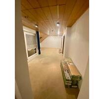 Schöne Dachgeschosswohnung in Regensburg Nord - Bernhardswald