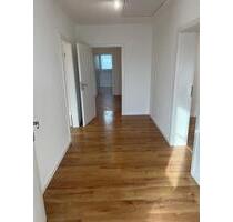 Dachgeschosswohnung - 800,00 EUR Kaltmiete, ca.  90,00 m² in Waldmünchen (PLZ: 93449)