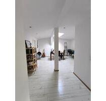 große 4-Raumwohnung mit Balkon - frei zum 01.07.2025 - Schönebeck (Elbe)