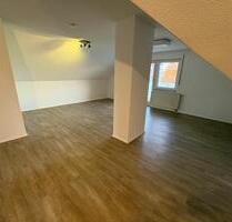 Lichtdurchflutete 4 Zimmer Dachgeschosswohnung mit Südbalkon - Wallhausen