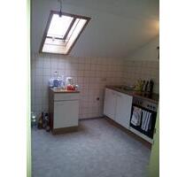 Ruhige 2 12 Zimmer DG-Wohnung in Weiden am Hammerweg - Weiden in der Oberpfalz