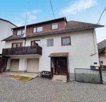 Einfamilienhaus mit Balkon und Scheune in Emmershausen - Weilrod