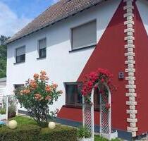 Großzügiges Einfamilienhaus mit zwei Wohneinheiten - Ludwigshafen am Rhein Ludwigshafen-Oggersheim