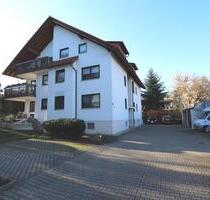 Hochwertig sanierte 2-Zimmer-Maisonette mit Balkon, Einbauküche, Garage & Stellplatz in Neukirchen - Neukirchen/Pleiße