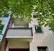 Frisch sanierte 2,5-Zimmer-Wohnung mit Balkon und Garag - sofort - Berlin Neukölln