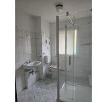 Singlewohnung für handwerklich begabte! 1 -Raumwohnung mit Dusche + Balkon + Aufzug - Neuhardenberg