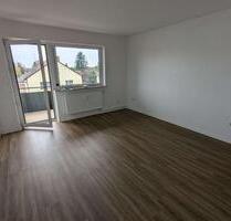 Neu renovierte 2-Zimmer Wohnung mit Balkon inkl. Stellplätzen - Frankfurt am Main Rödelheim