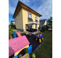 Einfamilienhaus 4 Zimmer 2 Bäder mit EBK und Garten in Berlin