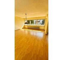 WG Zimmer in einem 4-5er WG in Korntal, Balkon, EBK - Korntal-Münchingen