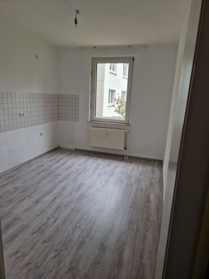 Renovierte schöne 2 12 Raum Wohnung zur Miete in Holsterhausen - Essen Stadtbezirk III