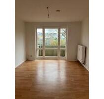 **Schöne FRISCH RENOVIERTE Erdgeschosswohnung mit Balkon und großem Kellerabteil** - Minden