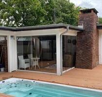 Einfamilienhaus mit Privatsee und Pferdestall in Rastede