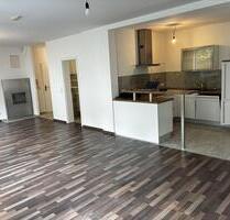 Moderne und helle 2 Zimmer-Wohnung mit EBK und Stellplatz - Esslingen am Neckar Brühl