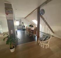 Helle 3 Zimmer Mansardenwohnung mit Balkon und PKW Garage - Schlüsselfeld