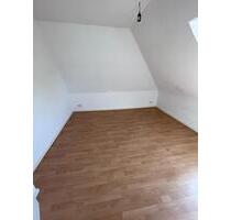 2 Zimner Dachgeschosswohnung mit Einbauküche in Brackwede - Bielefeld