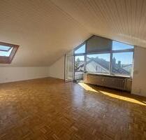 Helle 1,5 Zimmer DG-Wohnung mit Balkon in Leonberg-Warmbronn