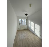 2-Zimmer Wohnung zur Untermiete in Lichtenberg - Berlin