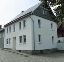 Bauernhaus-Hofreite mit großer Scheune und Nebengebäuden - Idstein