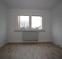 **Renovierte 3-Zimmer-Wohnung mit Balkonverglasung in ruhiger Wohnlage zu vermieten** - Rosenbach/Vogtland