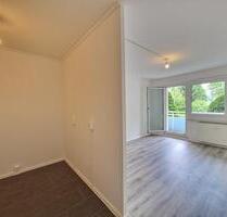Wir renovieren Ihre neue 2-Zimmer-Erdgeschosswohnung mit Balkon! EBK optional möglich*! - Chemnitz Markersdorf