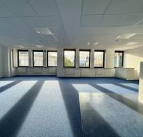 MAGELLAN REAL ESTATE: Moderne Bürofläche in zentraler Innenstadtlage von Bremen – 380 m² im 4. OG mit Aufzug und Tiefgarage