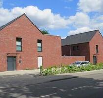 Neuwertige Komfortwohnung mit kleinem Garten, EBK und Tiefgarage - Nordhorn