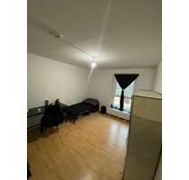 ZIMMER ZUR UNTERMIETE - 300,00 EUR Kaltmiete, ca.  15,00 m² in Schmalkalden (PLZ: 98574)