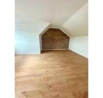 *Wunderschöne renovierte 3 Zimmerwohnung mit Balkon* - Übach-Palenberg