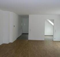 Großzügig geschnittene Dachgeschosswohnung mit großem Balkon - Fulda Aschenberg