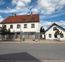 Wohnhaus mit Ladenfläche und Nebengebäude - Waidhaus