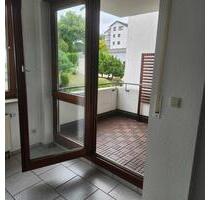 Leonberg 1-Zimmer-Wohnung mit Balkon, Stellplatz und Einbauküche
