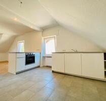 Schöne 2-Zimmer-Dachgeschosswohnung mit Einbauküche in Wadgassen